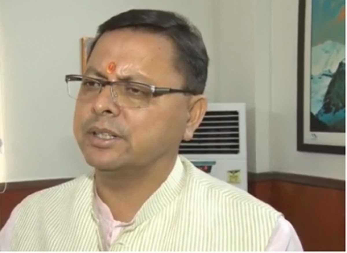 उत्तराखंड के मुख्यमंत्री ने घर मे पौधा लगाकर की हरेला पर्व की शुरुआत